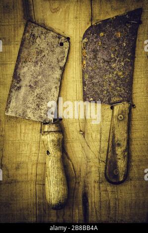 Antique i coltelli da cucina, dettaglio di oggetti da tagliare Foto Stock