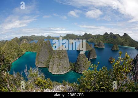 Vista panoramica di Wayag, Raja Ampat. Papua Occidentale, Indonesia Foto Stock