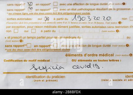 Certificat médical avec cas positif au Coronavirus (Covid-19) Foto Stock