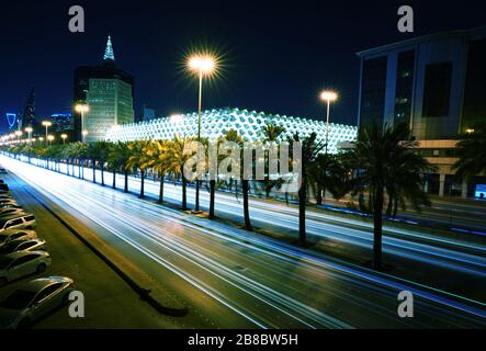 Riyadh - Riyadh / Arabia Saudita - Marzo 05 2020: Vista prospettica della Biblioteca Nazionale del Re Fahad Foto Stock