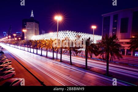 Riyadh - Riyadh / Arabia Saudita - Marzo 05 2020: Vista prospettica della Biblioteca Nazionale del Re Fahad Foto Stock