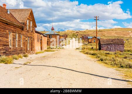 Strada nella città fantasma di Bodie, California, Stati Uniti Foto Stock