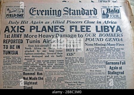 "Axis Planes FLEE Libia" frontespizio del giornale della seconda Guerra Mondiale in Evening Standard 14 novembre 1942 Londra Inghilterra Regno Unito Foto Stock