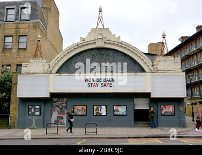 La foto deve essere accreditata ©Alpha Press 066465 19/03/2020 schermo sul Green Cinema di Islington, Londra chiude le sue porte mentre il paese lotta attraverso la pandemia coronavirus. Foto Stock