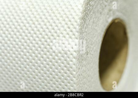 Strati di carta igienica fabbricati con carta riciclata primo piano macro shot Foto Stock