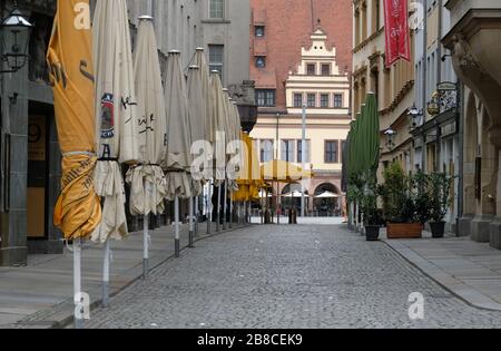 Lipsia, Germania. 21 Mar 2020. La Barfußgäßchen nel centro della città è vuota. C'e' un popolare miglio da pub. Credit: Sebastian Willnow/dpa-Zentralbild/dpa/Alamy Live News Foto Stock