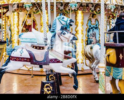 Splendidamente lavorato in vecchio stile merry-go-round a Biarritz, Francia Foto Stock