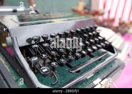 Una tastiera di una vecchia macchina da scrivere Foto Stock