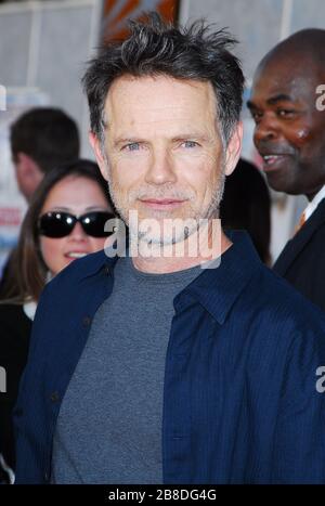 Bruce Greenwood alla World Premiere di "Eight Below" che si tiene al Teatro El Capitan di Hollywood, California. L'evento si è svolto domenica 12 febbraio 2006. Foto di: SBM / PictureLux - riferimento file 33984-10261SBMPLX Foto Stock