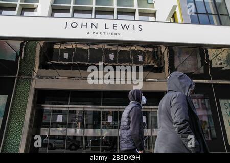 Londra, Regno Unito. 21 Mar 2020. John Lewis annuncia la chiusura del negozio a causa dell'epidemia di coronavirus. Credit: Ollie Cole/Alamy Live News Foto Stock