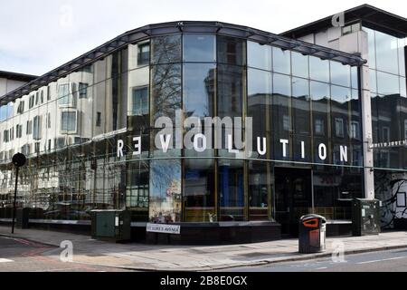 Londra, Regno Unito. 21 Mar 2020. Pub e ristoranti chiusi a Clapham come il governo annuncia la chiusura a causa dell'epidemia di coronavirus. Credit: JOHNNY ARMSTEAD/Alamy Live News Foto Stock