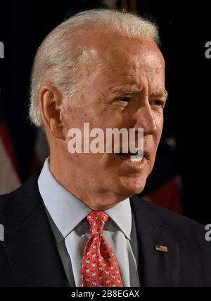 WILMINGTON, DE, USA - 12 MARZO 2020: Joe Biden fornisce osservazioni sulla risposta al Coronavirus (COVID-19) emergenza di salute pubblica all'Hotel Du Pont. Foto Stock