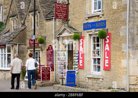 Negozio, Burton-on-the-Water Village, Gloucestershire, Cotswold District, Inghilterra, Regno Unito, Europa Foto Stock