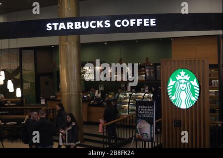 Il logo del caffè Starbucks è visibile al Galeria Shopping and Entertainment Center. Foto Stock