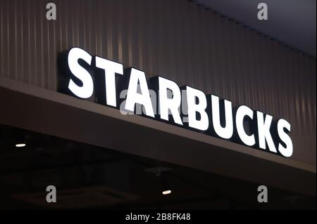 Il logo del caffè Starbucks è visibile al Galeria Shopping and Entertainment Center. Foto Stock