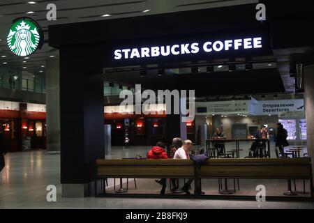 Il logo del caffè Starbucks è visibile al Galeria Shopping and Entertainment Center. Foto Stock