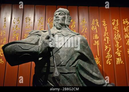 Scultura di Yue Fei (1103 - 1142), famoso generale della dinastia Song. Wuhan Museum, Cina Foto Stock