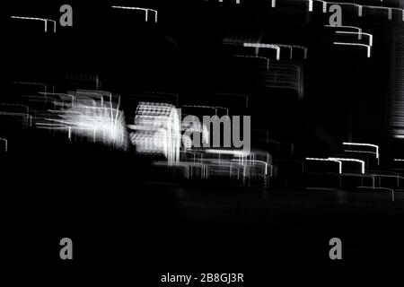 Immagine in bianco e nero della linea astratta del Luna Park Sydney durante VIVID Sydney, il popolare evento annuale di sculture luminose e arte creativa illuminata Foto Stock