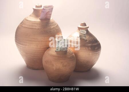 rupie indiane, gullak, banca piggy, 2000,500,10 Foto Stock