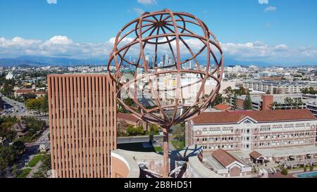 Veduta aerea generale di un globo VKC che si trova in cima al Centro von KleinSmid nel campus dell'Università della California del Sud, Sabato 21 Marzo 2020, a Los Angeles, California (Foto di IOS/Espa-Images) Foto Stock