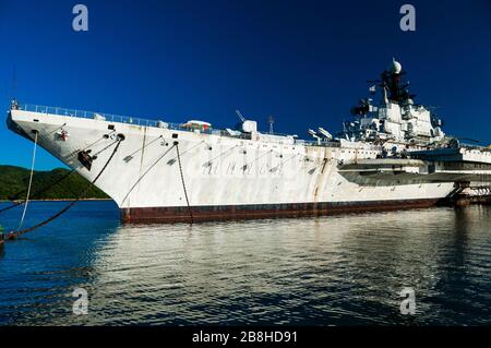 Minsk è un vecchio aerei sovietici portante in uso come un militare di parco a tema in Yantian, Shenzhen, Cina. Sul ponte sono aeroplani militari Foto Stock