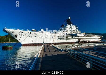 Minsk è un vecchio aerei sovietici portante in uso come un militare di parco a tema in Yantian, Shenzhen, Cina. Sul ponte sono aeroplani militari Foto Stock