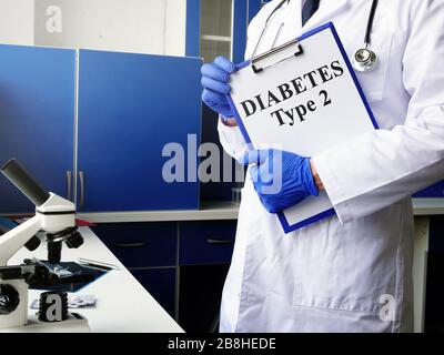 Diagnosi di diabete mellito di tipo 2 sulla clipboard. Foto Stock