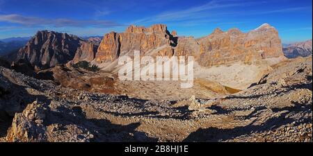 Vista panoramica sulle Dolomiti - Gruppo Tofana di tores - Italia Foto Stock