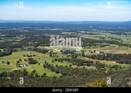 19 marzo 2020 - Foresta di Stato di Pokolbin, nuovo Galles del Sud, Australia: Vista della foresta di Stato di Pokolbin che si affaccia sulla regione della Hunter Valley nel nuovo Galles del Sud. Foto Stock