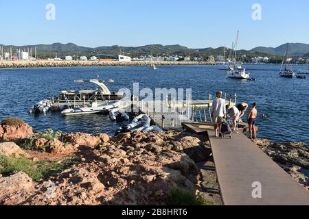 Dinghy dock, porto di San Antonio, San Antonio, Ibiza, Spagna Foto Stock