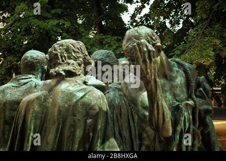 Auguste Rodin, testa e spalla, faccia e mano dettagli dei Burgher di Calais nel giardino di sculture del Musée Rodin, Parigi Foto Stock