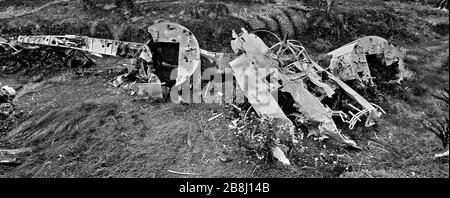 WW2 il relitto di aerei giapponesi sparsi tra le palme Rabaul PNG il relitto di aerei giapponesi Rabaul PNG Papua Nuova Guinea WW2 la seconda guerra mondiale Foto Stock