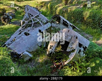 WW2 il relitto di aerei giapponesi sparsi tra le palme Rabaul PNG il relitto di aerei giapponesi Rabaul PNG Papua Nuova Guinea WW2 la seconda guerra mondiale Foto Stock