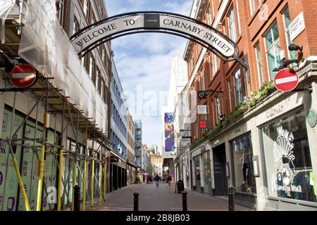 Un vuoto Carnaby Street a Londra durante Coronavirus Foto Stock