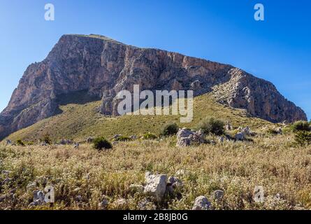 Monte Cofano nella Riserva Naturale Monte Cofano in provincia di Trapani sull'Isola di Sicilia in Italia Foto Stock