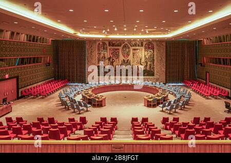 NEW YORK CITY, 2013 settembre 11: La Camera del Consiglio di sicurezza durante la preparazione della sessione. Si trova nell'edificio delle conferenze delle Nazioni Unite. Foto Stock