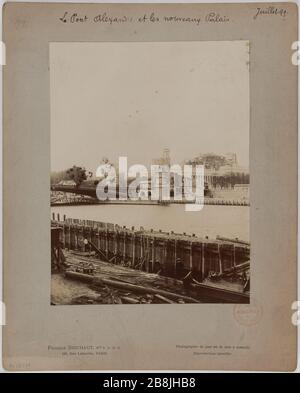 Pont Alexandre III e il nuovo Palazzo, 8 ° arrondissement, Parigi. Le pont Alexandre-III sur la Seine et les nouveaux Palais. Travaux de l'Exposition universelle de 1900. Parigi (VIIIème arr.). Photographie d'Albert Brichaut. Tigre au gélatino-chlorure d'argent, 1899. Parigi, musée Carnavalet. Foto Stock