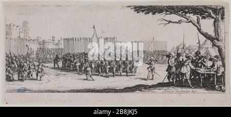 Le grandi miserie di guerra, l'elenco delle truppe. Secondo numero di una serie di 18 pezzi (Lieure 1340 Meaume 565) Jacques Callot (1592-1635). 'Les Grandes misères de la guerre, l'Enrôlement des Troupes. Deuxième numéro d'une suite de 18 pièces' (Lieure 1340, Meaume 565). Eau-forte. 1633. Musée des Beaux-Arts de la Ville de Paris, Petit Palais. Foto Stock