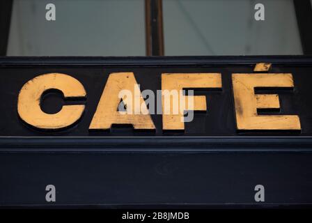 Cafe firmano a Parigi, Francia Foto Stock