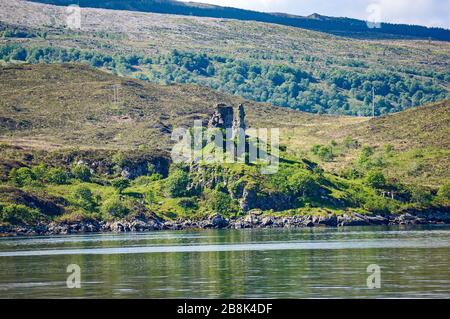 Rovine medievali del Castello di Maol (Caisteal Maol) a Kyleakin sulle rive di Loch Alsh Isola di Skye in Scozia Highland Foto Stock