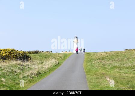 Faro di Turnberry adiacente al campo da golf di Turnberry vicino a Maybole in Ayrshire, Scozia. In piedi a 24 metri di altezza, con 76 gradini in alto, la T Foto Stock