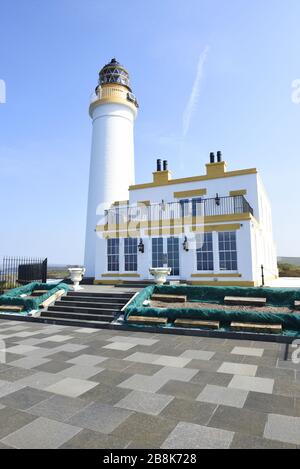 Faro di Turnberry adiacente al campo da golf di Turnberry vicino a Maybole in Ayrshire, Scozia. In piedi a 24 metri di altezza, con 76 gradini in alto, la T Foto Stock