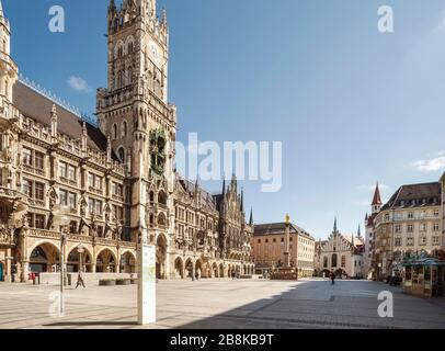 Baviera-Monaco-Germania, 22. März 2020: Strade vuote a Marienplatz, Monaco di Baviera a causa della chiusura a causa del virus corona Foto Stock