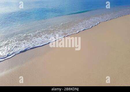 Una spiaggia segreta, pulita e incontaminata, Grand Cayman Island Foto Stock