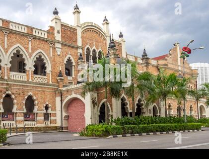 Il vecchio municipio di Panggung Bandaraya ora è un teatro di architettura coloniale con caratteristiche Mughal a Kuala Lumpur Malesia. Foto Stock