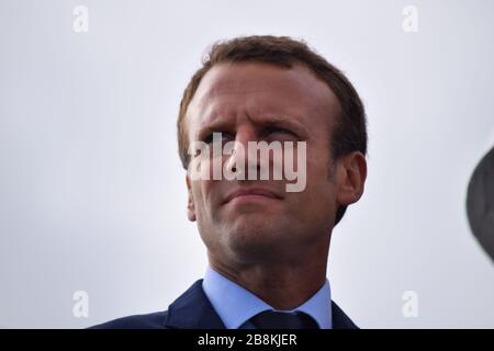 Nell'agosto 2018, Emmanuel Macron ha visitato la compagnia Léa Nature e la città di la Rochelle, in Francia. Foto Stock