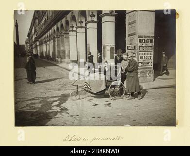 Soldati feriti truppe coloniali, ride, strada della Pace, 1 ° arrondissement, Parigi, circa maggio 1916. Infortunata Guerre 1914-1918. Soldats des Troupes coloniales blessés, en Promenade, rue de la Paix. Parigi (Ier arr.), maggio 1916. Parigi, musée Carnavalet. Foto Stock