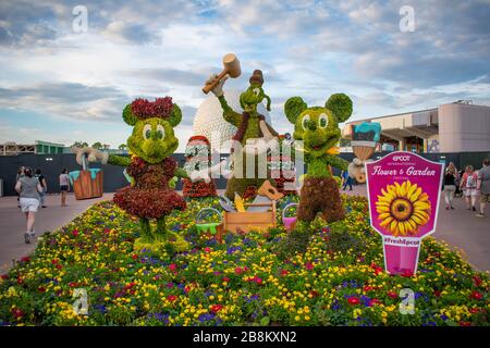 Orlando, Florida. 11 marzo 2020. Mickey e Minnie topiaries in Flower and Gardens Festival a Epcot Foto Stock