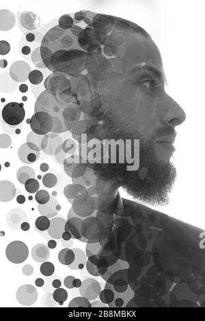 Grafica creativa creata in seguito alla combinazione di un ritratto con un'illustrazione digitale Foto Stock