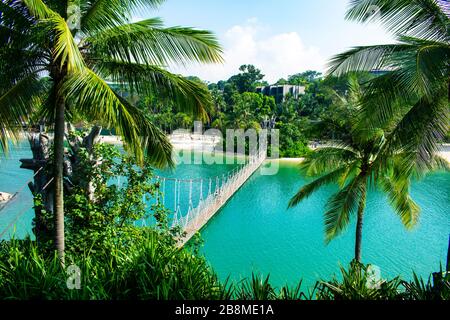 Singapore - Gennaio 5 2019: Il ponte galleggiante sull'isola di Palawan, a Sentosa Foto Stock